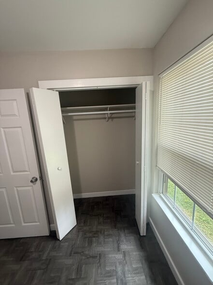 Building Photo - 204 Cude Ln