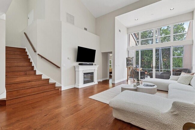 Building Photo - 1711 Starling Dr