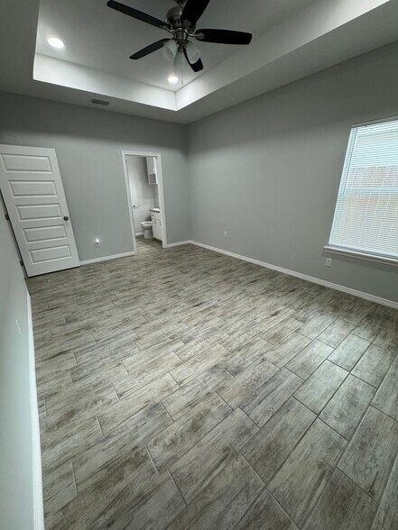 Building Photo - 1401 W Heritage Dr