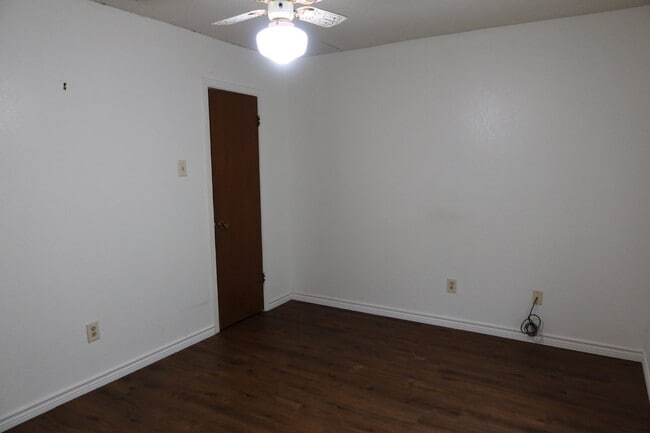 Building Photo - 101 Travis Ln