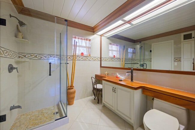 Building Photo - 600 NE 2nd St