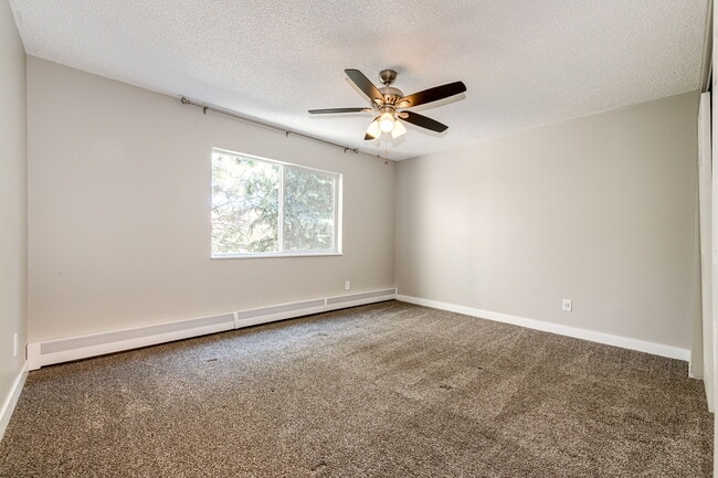 Building Photo - 3184 S Heather Gardens Way