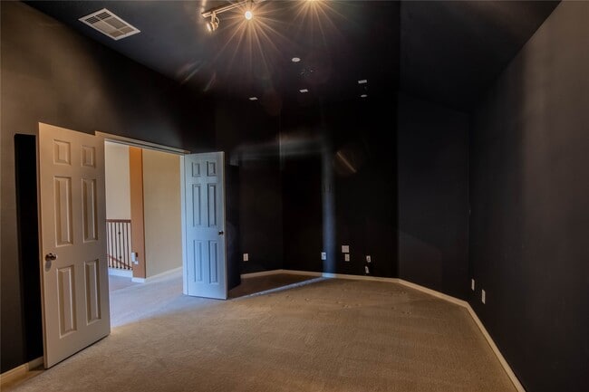 Building Photo - 2802 Silhouette Bay Dr