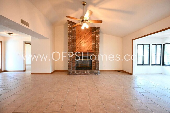 Building Photo - Ranch Style Home in Niceville