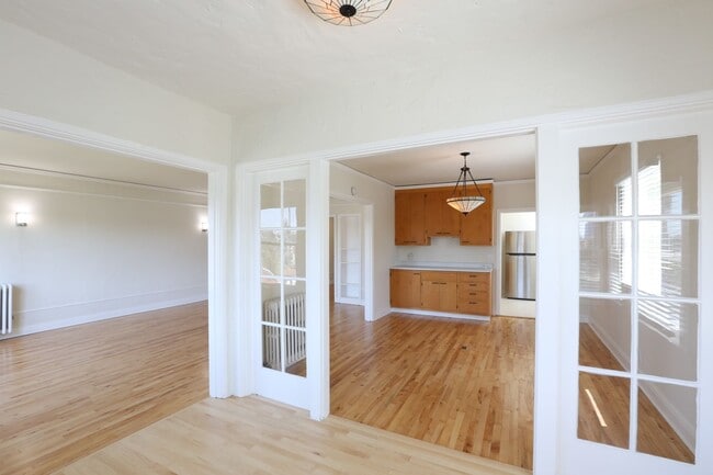 Building Photo - OPEN HOUSE: Sunday (12/14) 1:00pm-1:20pm. Top Floor 2BR/2BA apartment with sweeping views of Lake...