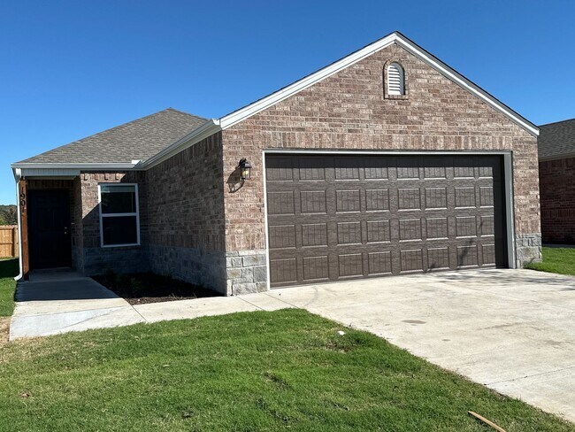 Building Photo - *Pre-leasing* Three Bedroom | Two Bath Hom...