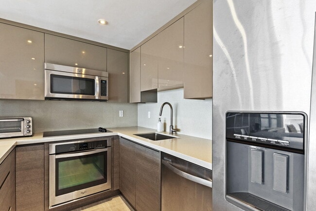 Building Photo - 2451 Brickell Ave