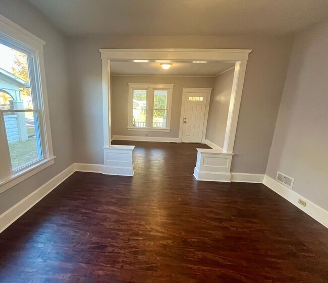 Building Photo - Two Bedroom in Alton