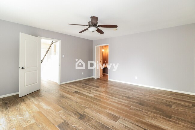 Building Photo - 8927 Pine Shores Dr, Humble, TX 77346