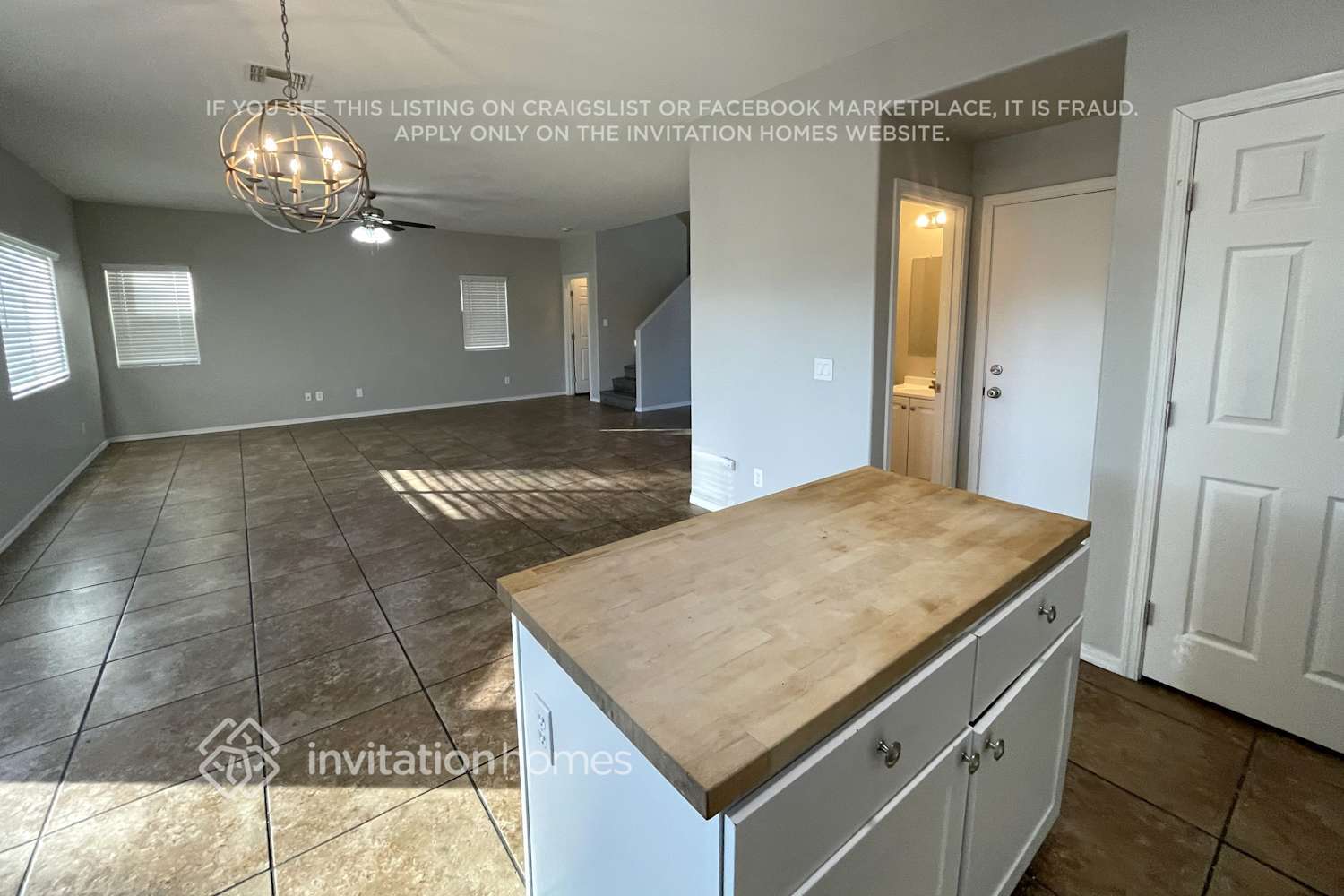 Building Photo - 1421 S 123rd Dr