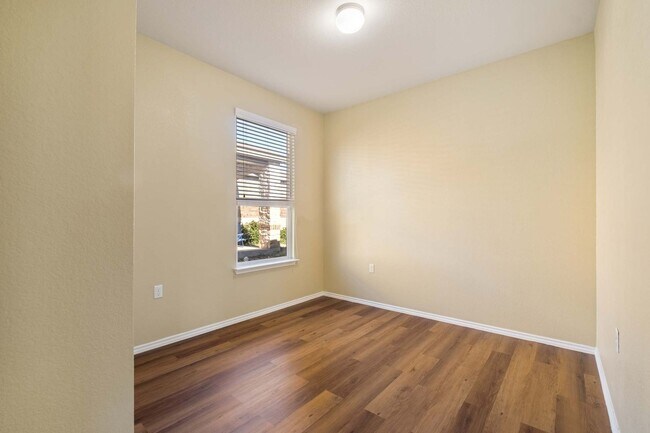 Building Photo - Glowing 3 Bedroom, 2 Bath Home Near Walter...