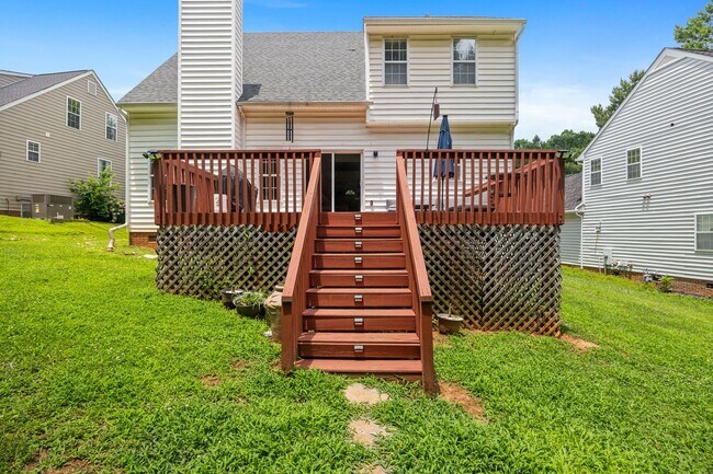 Building Photo - Spacious 3-Bed / 2.5-Bath Home in Southwes...