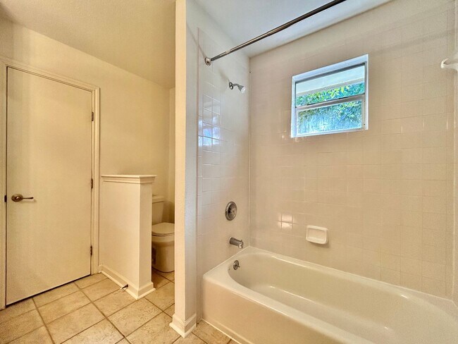 Building Photo - Spacious 4/BR 3.5/BA Two-Story Home with P...