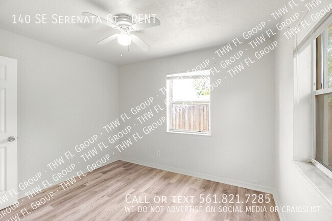Building Photo - 140 SE Serenata Ct