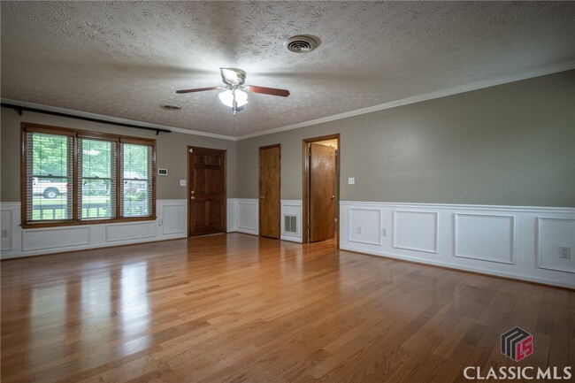 Building Photo - 1500 Crooked Creek Rd