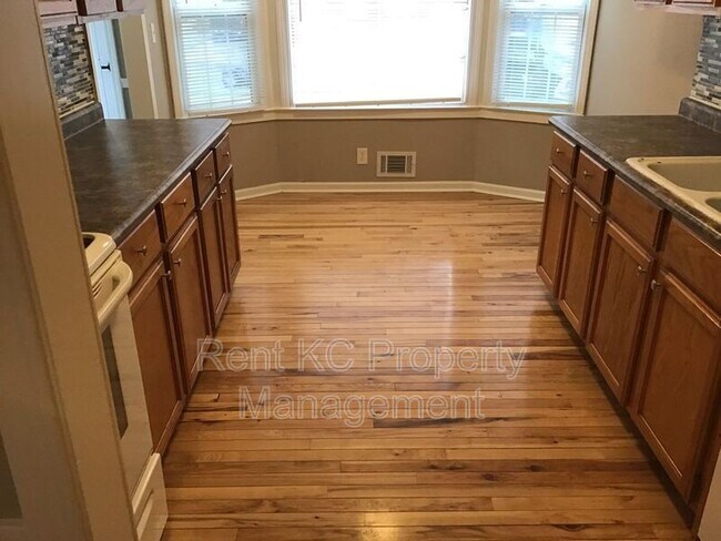 Building Photo - 5034 Hawthorne Ave