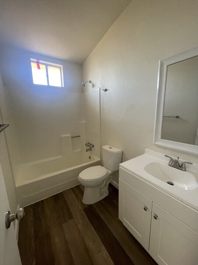 Building Photo - 864 Barandal Dr