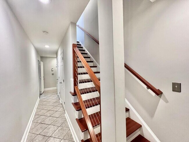 Building Photo - SUMMER SPECIAL - $500 off first month's rent!!