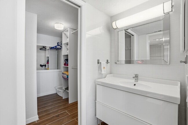 Building Photo - 10475 Gulf Shore Dr