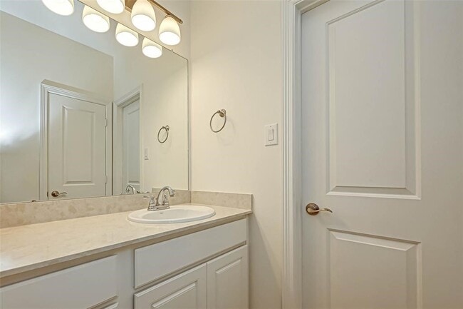 Building Photo - 28214 Evergreen Cove Ln