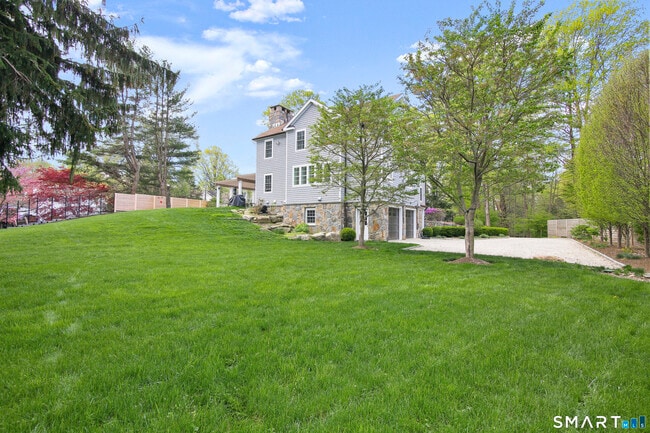 Building Photo - 14 Winslow Ln