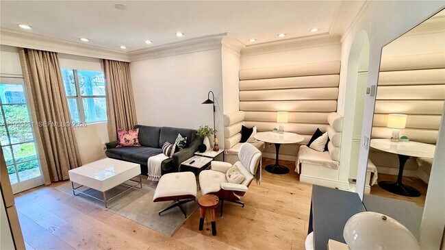 Building Photo - 736 13th St