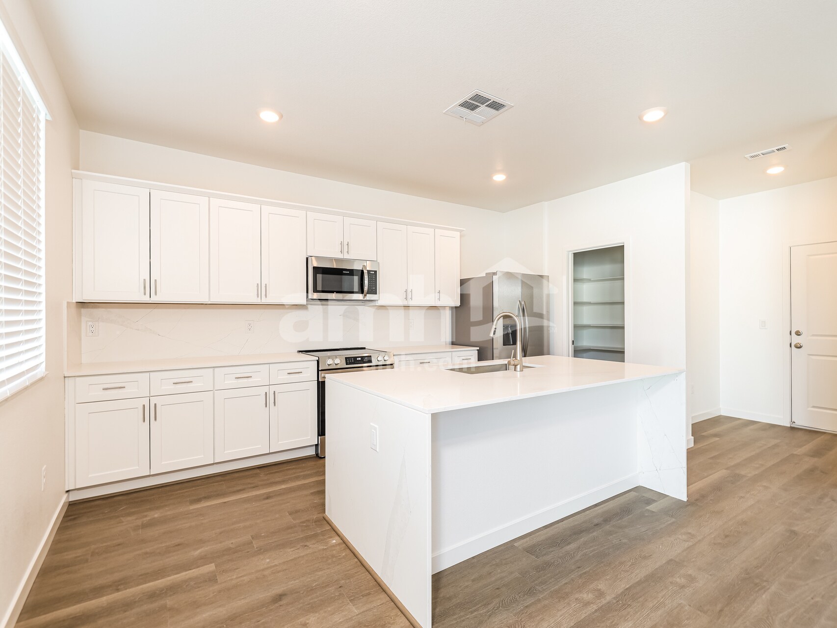 Building Photo - 2364 Devin Ave