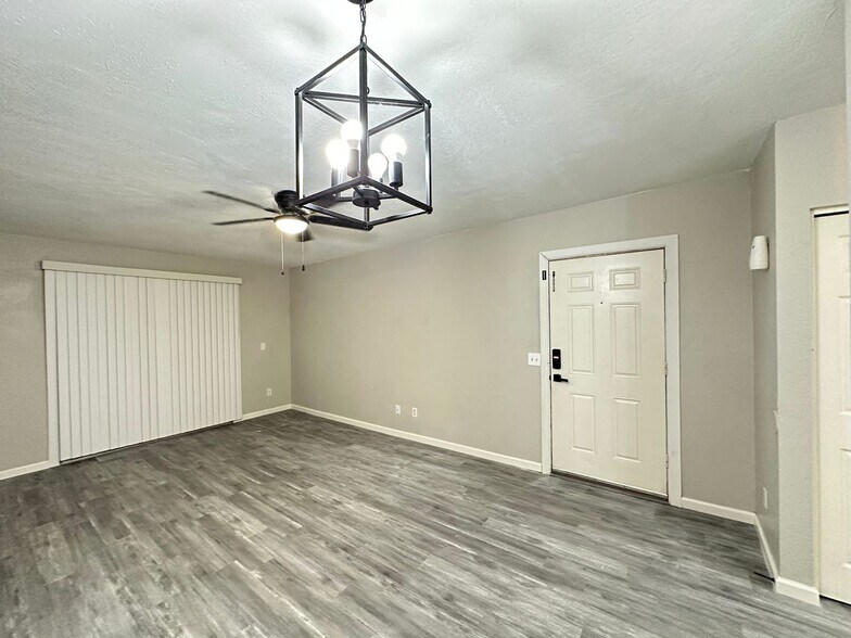 Building Photo - 2814 E Kathleen Rd