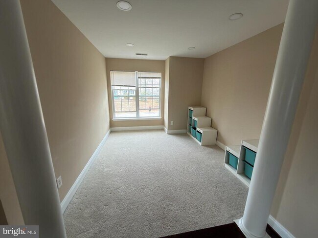 Building Photo - 13580 Den Hollow Ct