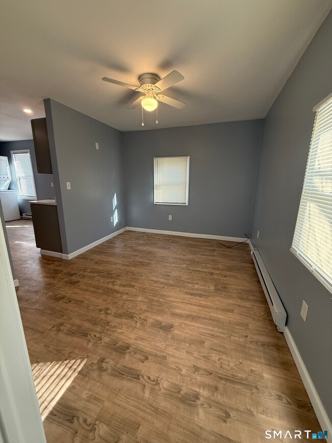 Building Photo - 2 Smith St