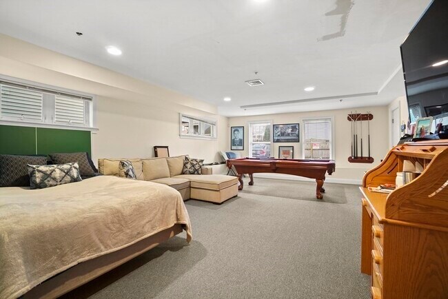 Building Photo - 8 Howell St