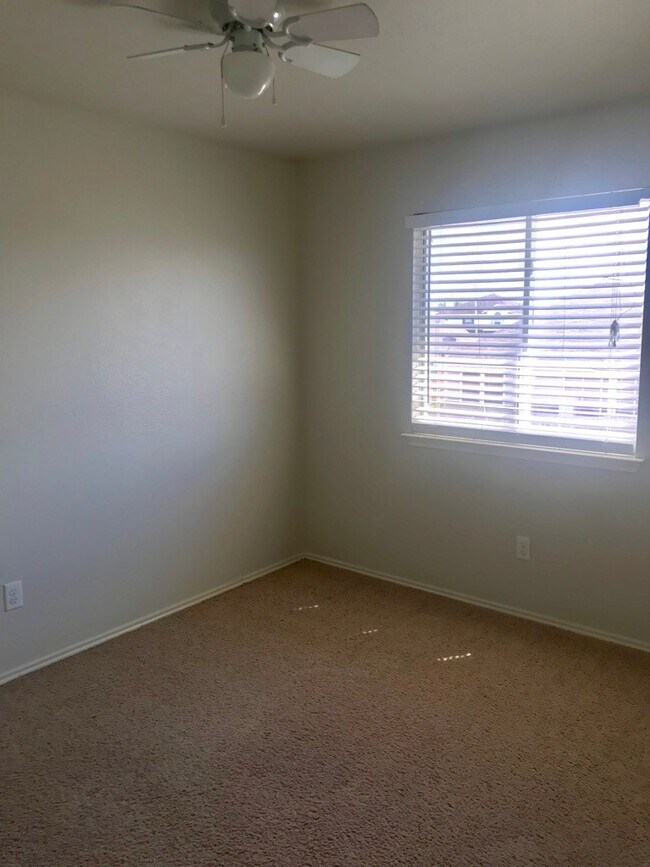 Building Photo - GREAT HOME! GREAT LOCATION