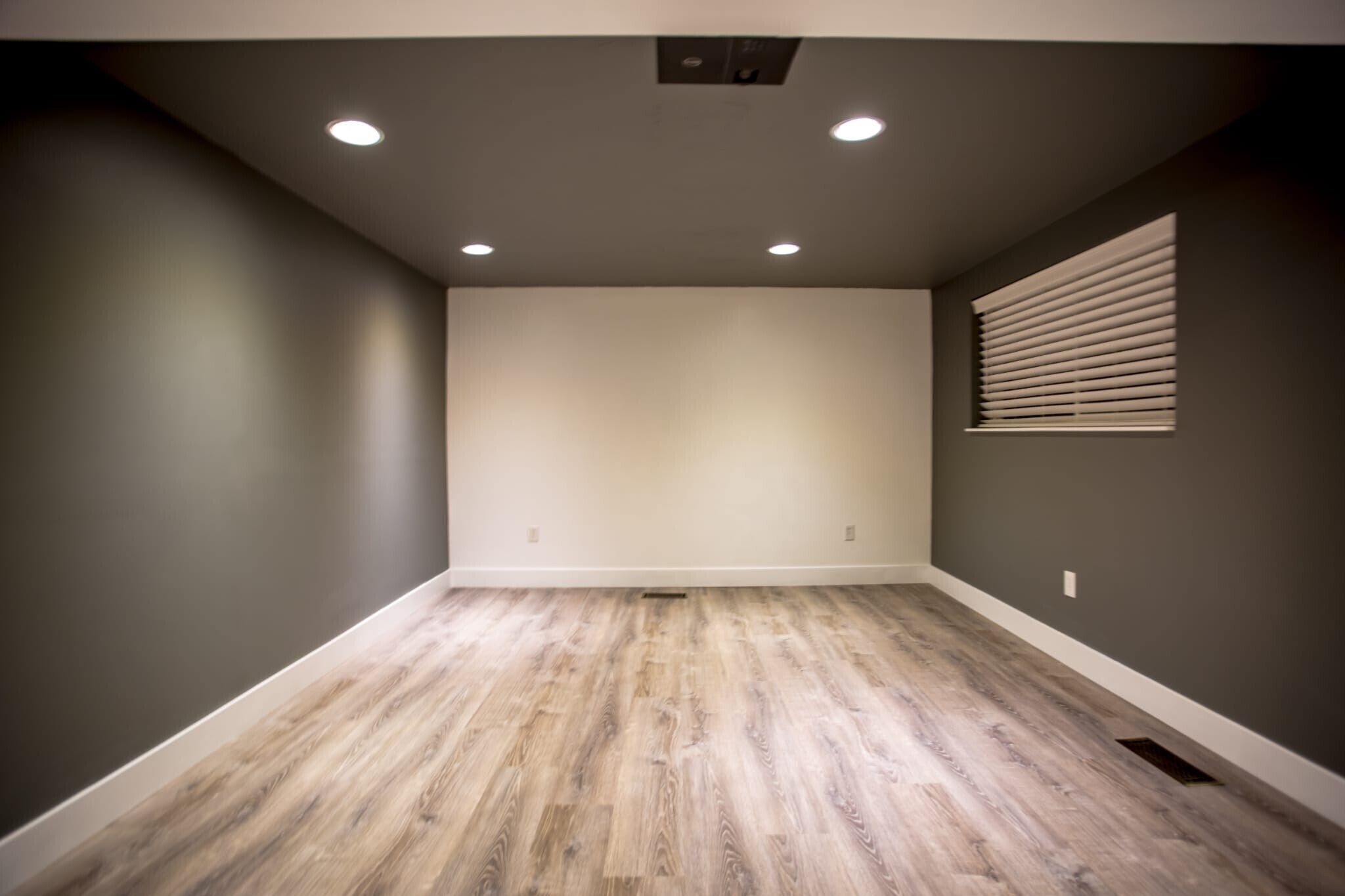 Building Photo - 931 Green Oaks Dr