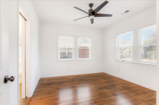 Building Photo - Live Stylishly. Live Comfortably. Live Memphis