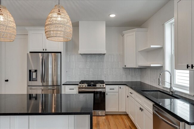 Building Photo - North Shore New Construction!