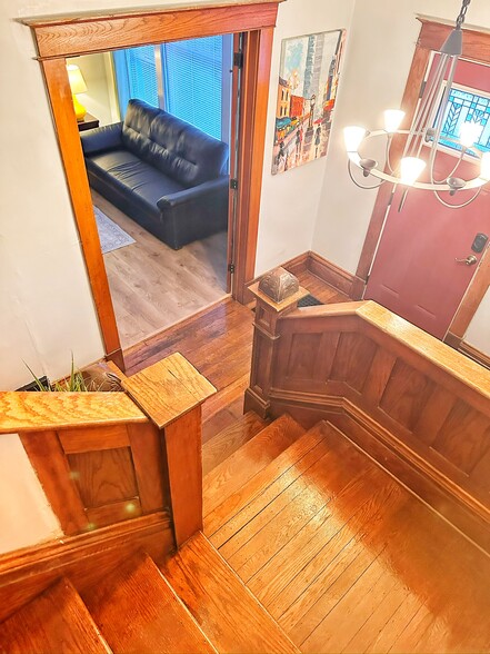 Building Photo - 807 W Vine St