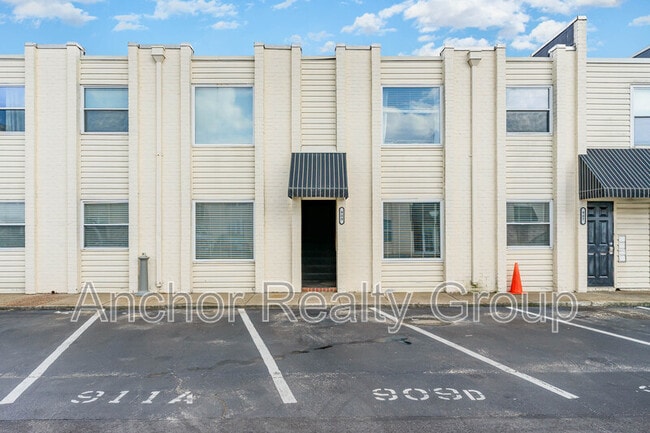 Building Photo - 909 Pacific Ave