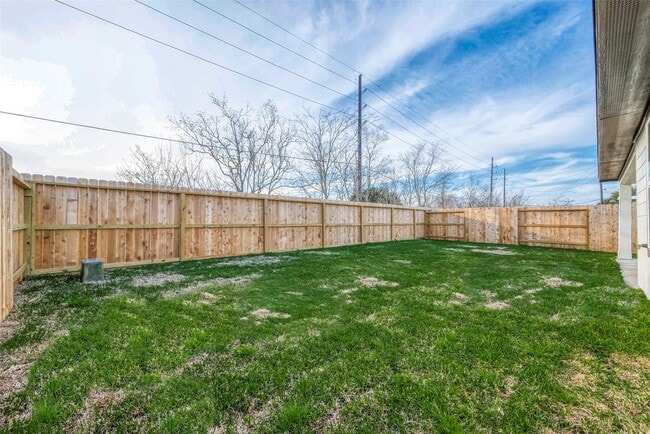 Building Photo - 4906 Edgewood Dr