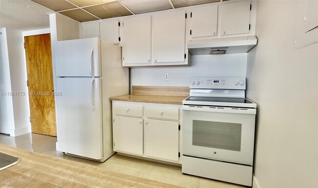 Building Photo - 7601 E Treasure Dr