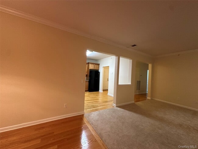 Building Photo - 75 Quaker Ave