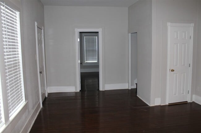 Building Photo - 402 Granberry St