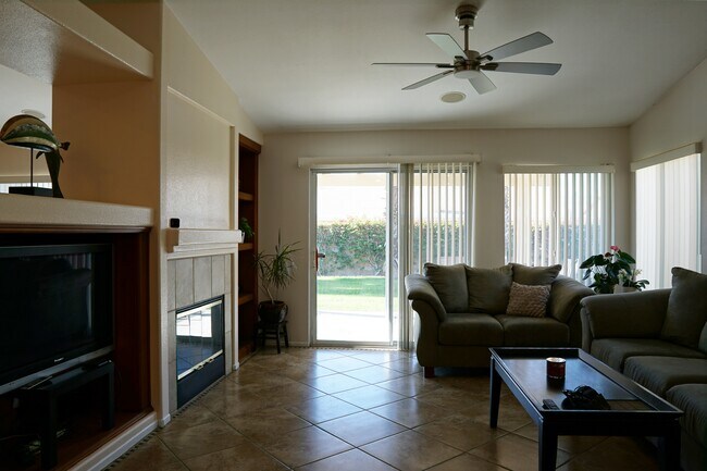 Building Photo - 81367 Avenida Camelia