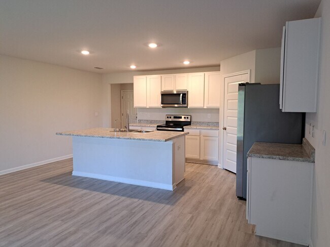 Building Photo - 4897 Shurer Ln
