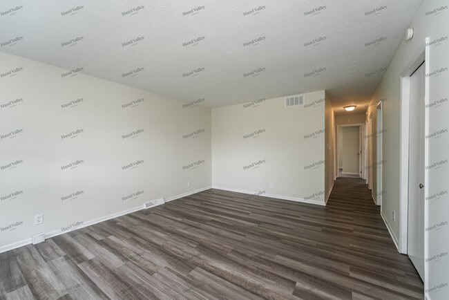 Building Photo - 705 Woodstock Rd