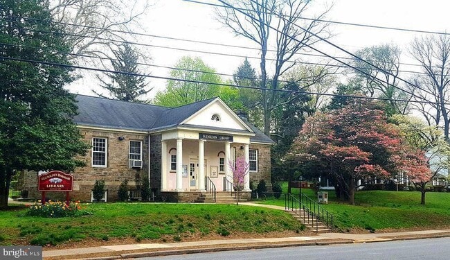Building Photo - 100 E Glenolden Ave