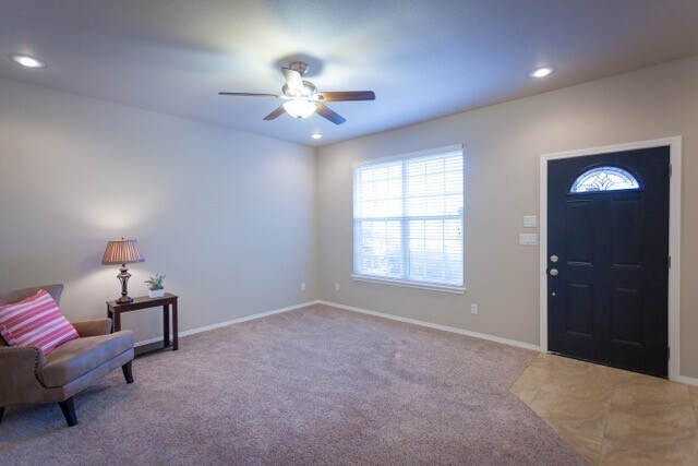 Building Photo - Beautiful duplex with granite countertops ...