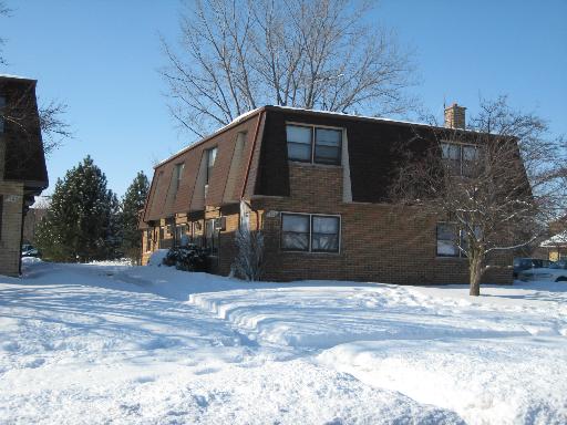Primary Photo - 121 S Whispering Hills Dr