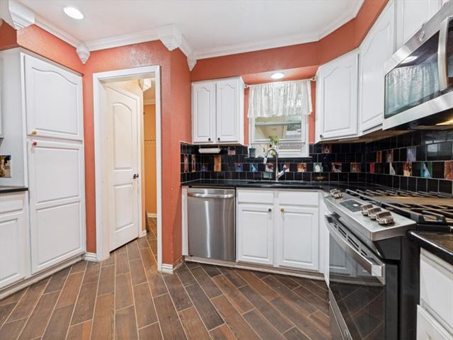 Building Photo - 829 Broadmoor Dr