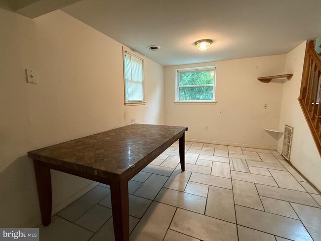 Building Photo - 4521 Edinburg Dr