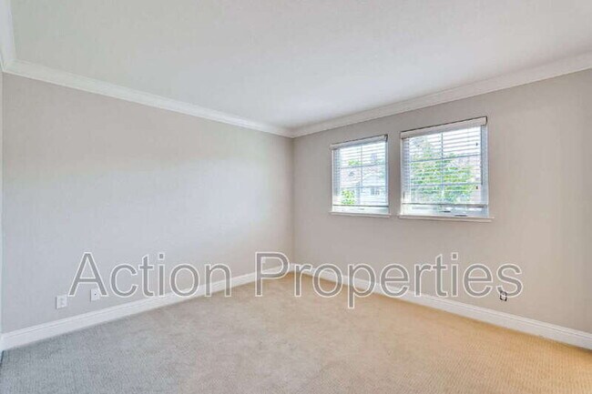 Building Photo - 241 Granada Park Cir